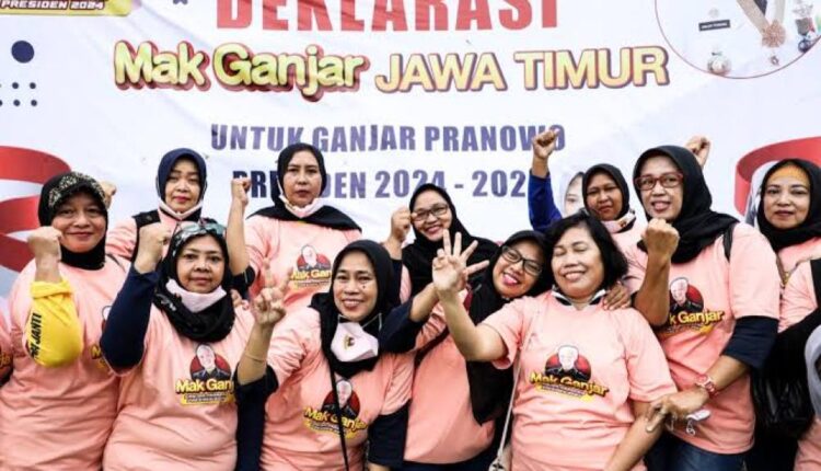 berita_DukunganpadaGanjarTerusMeluashinggaEmak-EmakdiKampungSurabaya