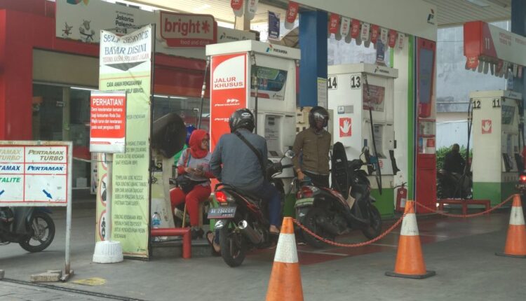 Government Keeps Fuel Prices Stable Amid Global Turbulence, National Figures Urge Public to Stay Calm